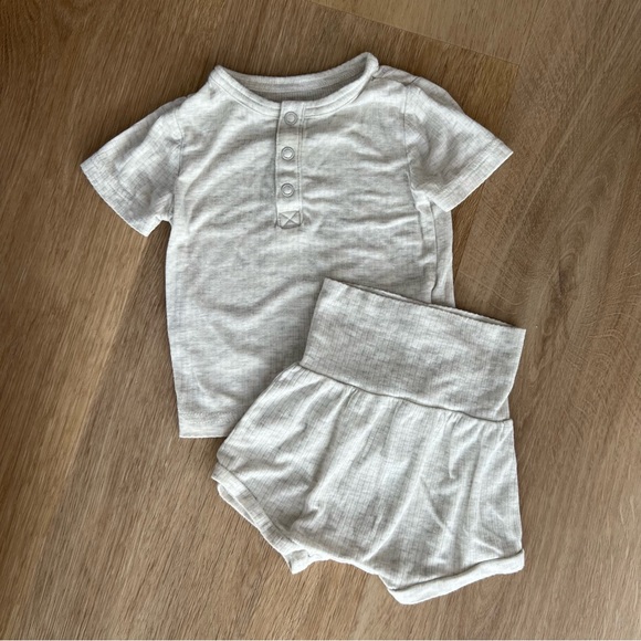 Carter’s Ribbed Baby Set - Picture 1 of 4